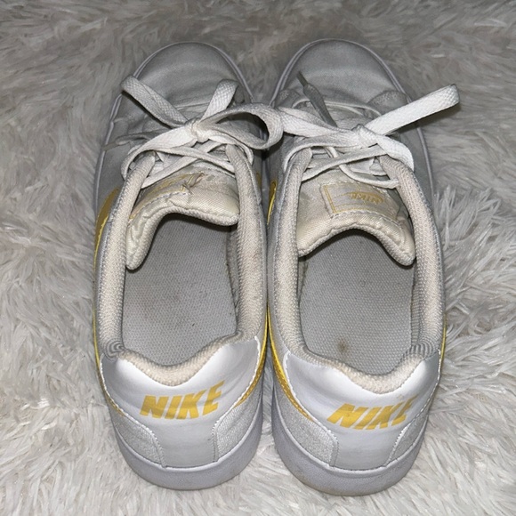 Nike shoes - Picture 4 of 6